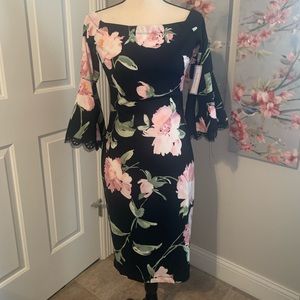 New w/Tags Off the Shoulder Bell Sleeve Dress Size 6. Fits like a 4!!!!